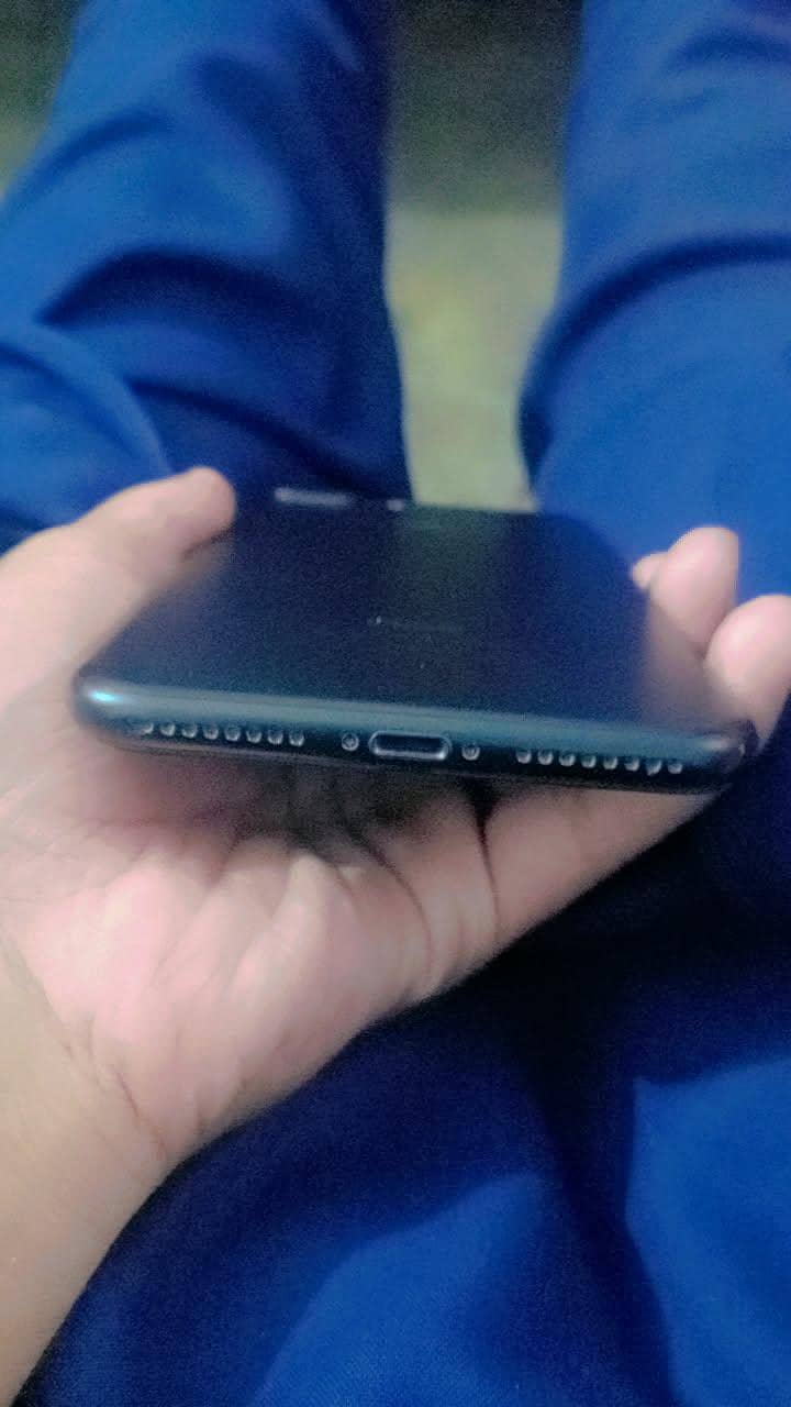 Apple iPhone 7 Plus 3