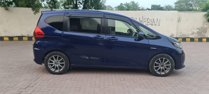 Honda Freed 2017 hybrid 7 seater