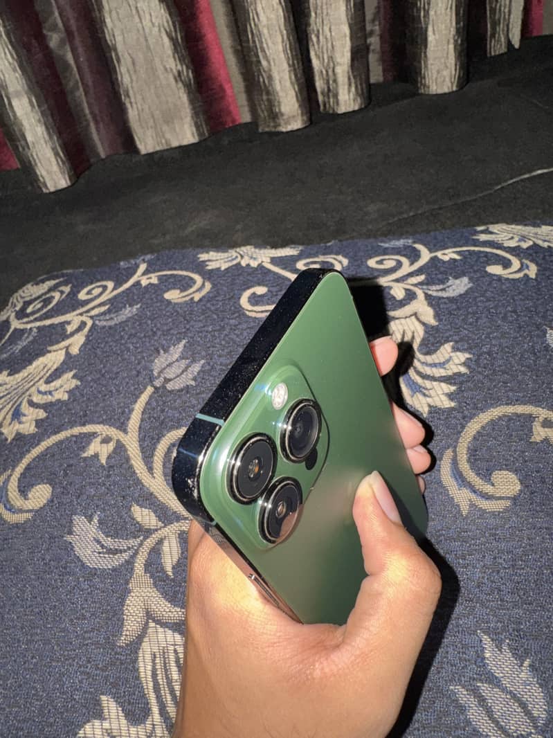 Apple iPhone 13 Pro 1