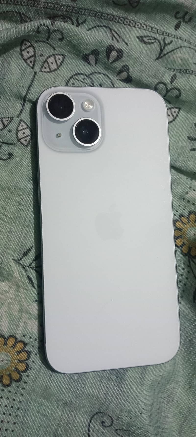 Apple iPhone 15 4