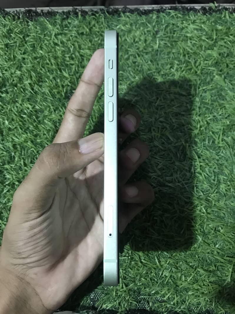 Apple iPhone 12 2