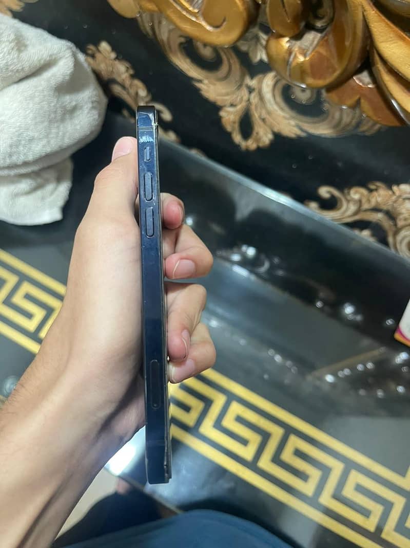 Apple iPhone 12 3