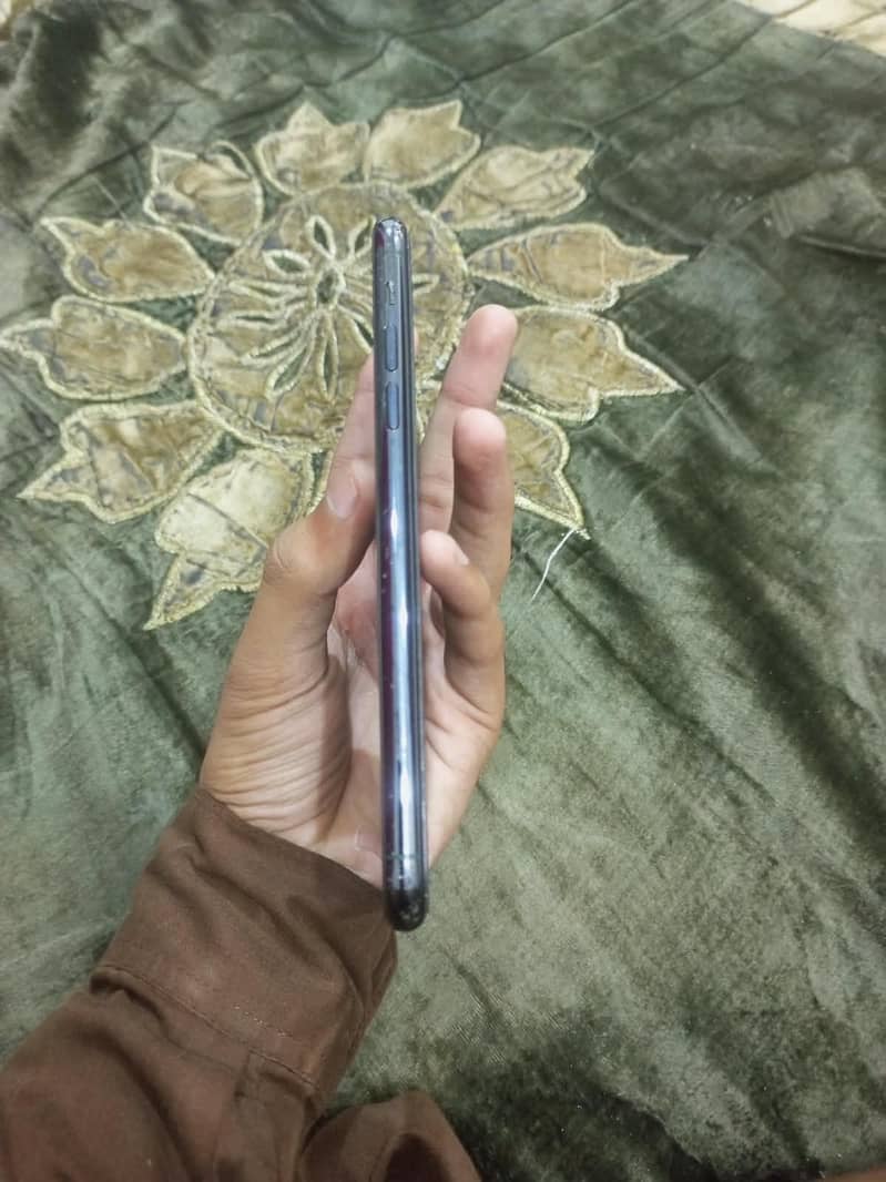 Apple iPhone 11 Pro Max 6