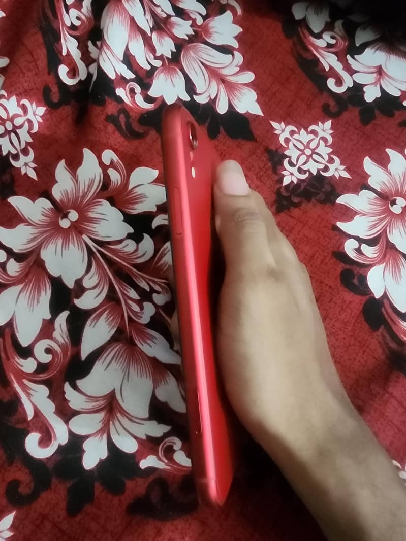 Apple iPhone XR 4