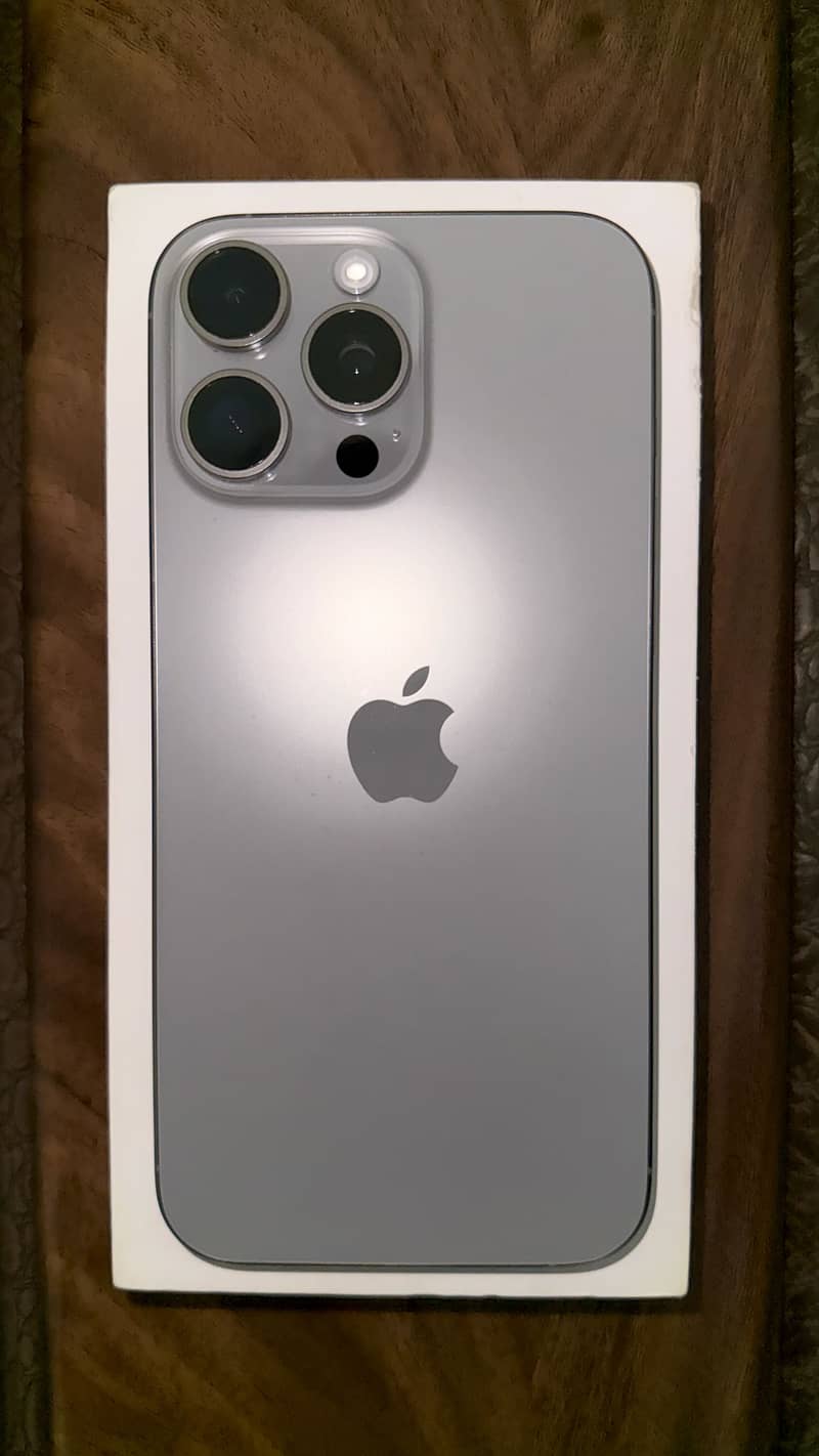Apple iPhone 16 Pro Max 0