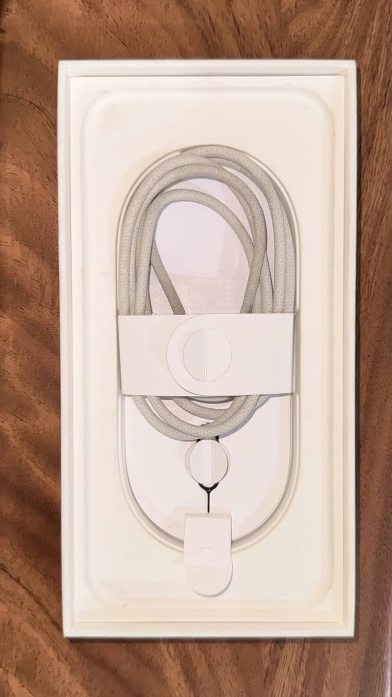Apple iPhone 16 Pro Max 2