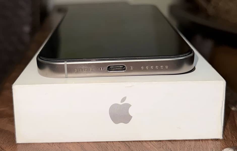 Apple iPhone 16 Pro Max 5