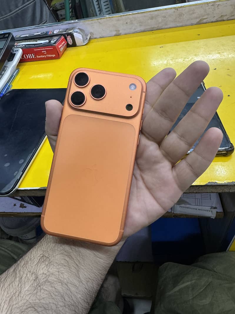 Apple iPhone 17 Pro Max 4