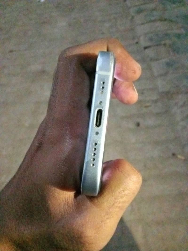 Apple iPhone 15 3