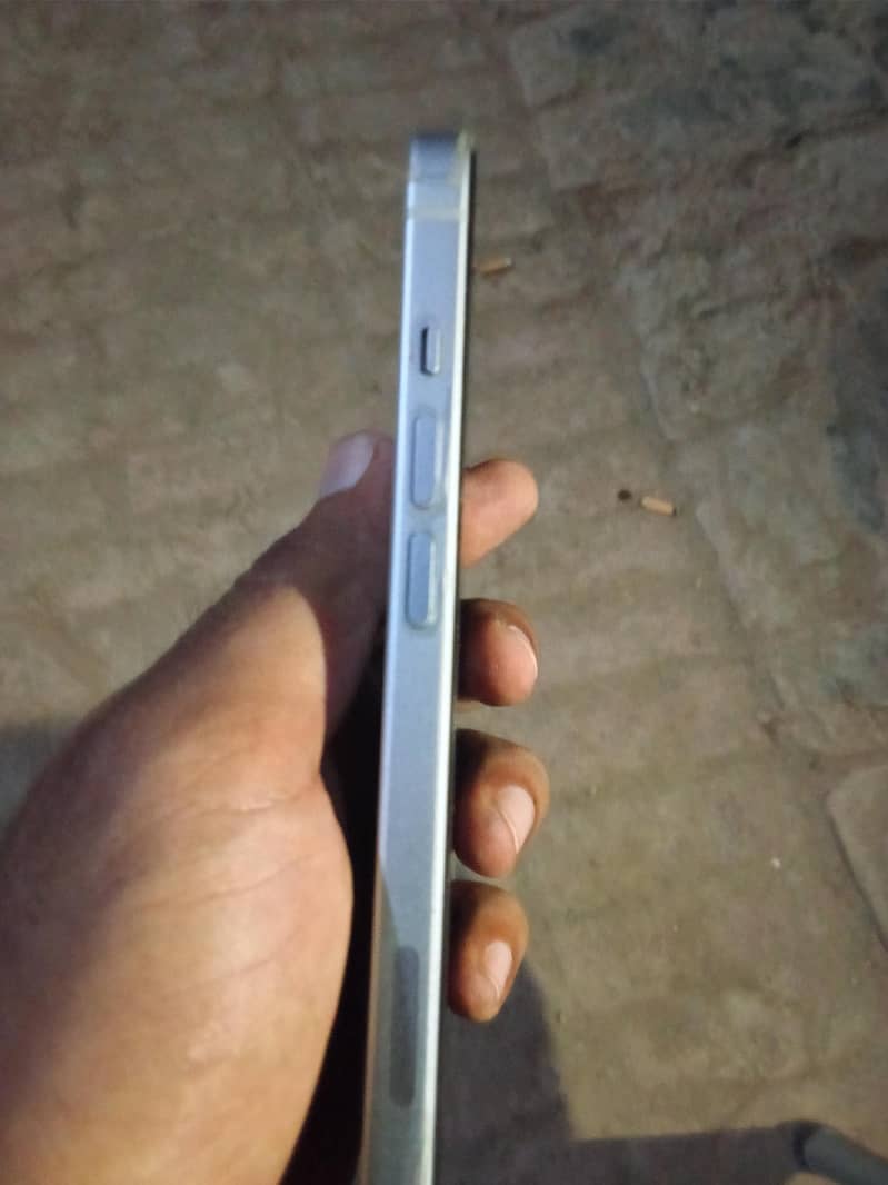 Apple iPhone 15 4