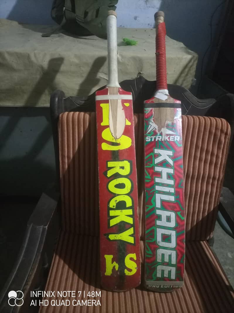 2 cricket bats 10 /8 condition 6