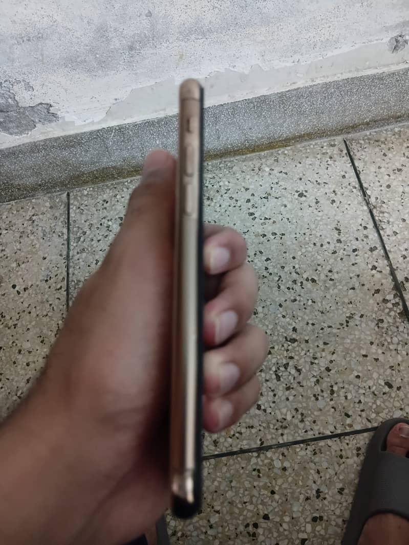 Apple iPhone 11 Pro 2