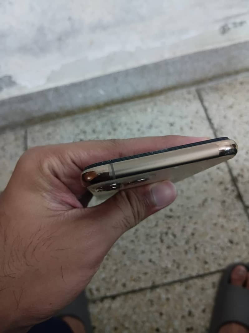 Apple iPhone 11 Pro 3