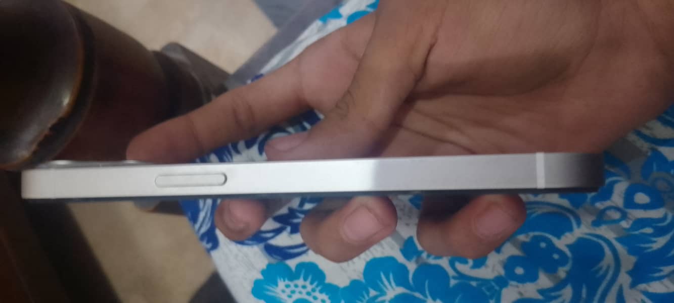 Apple iPhone 13 2