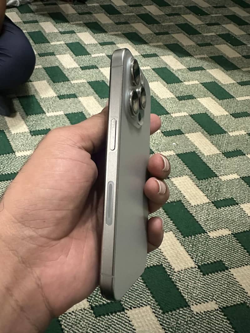Apple iPhone 15 Pro 0