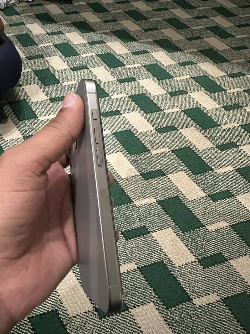 Apple iPhone 15 Pro 2