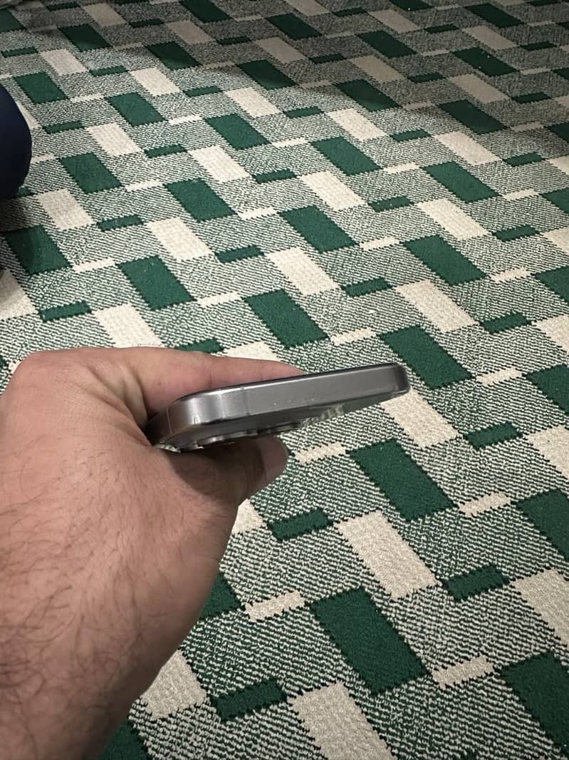 Apple iPhone 15 Pro 3