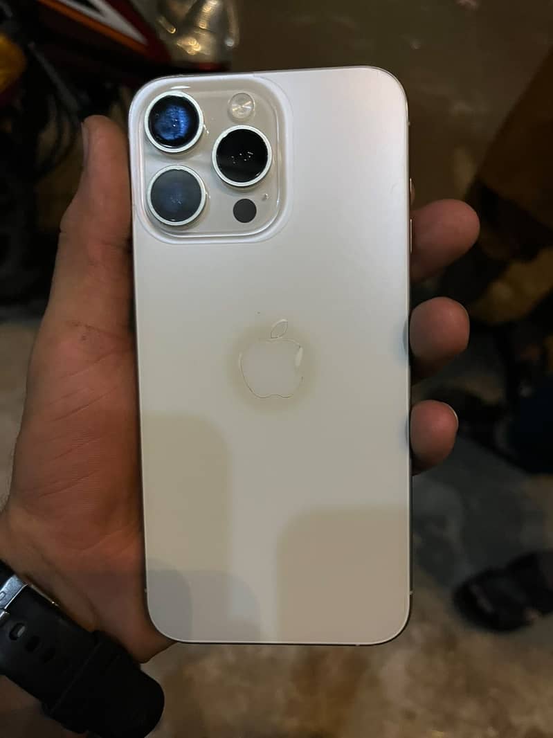 Apple iPhone 15 Pro Max 2