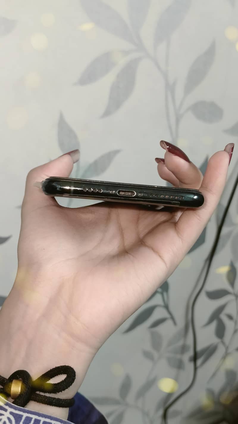 Apple iPhone 11 Pro Max 2