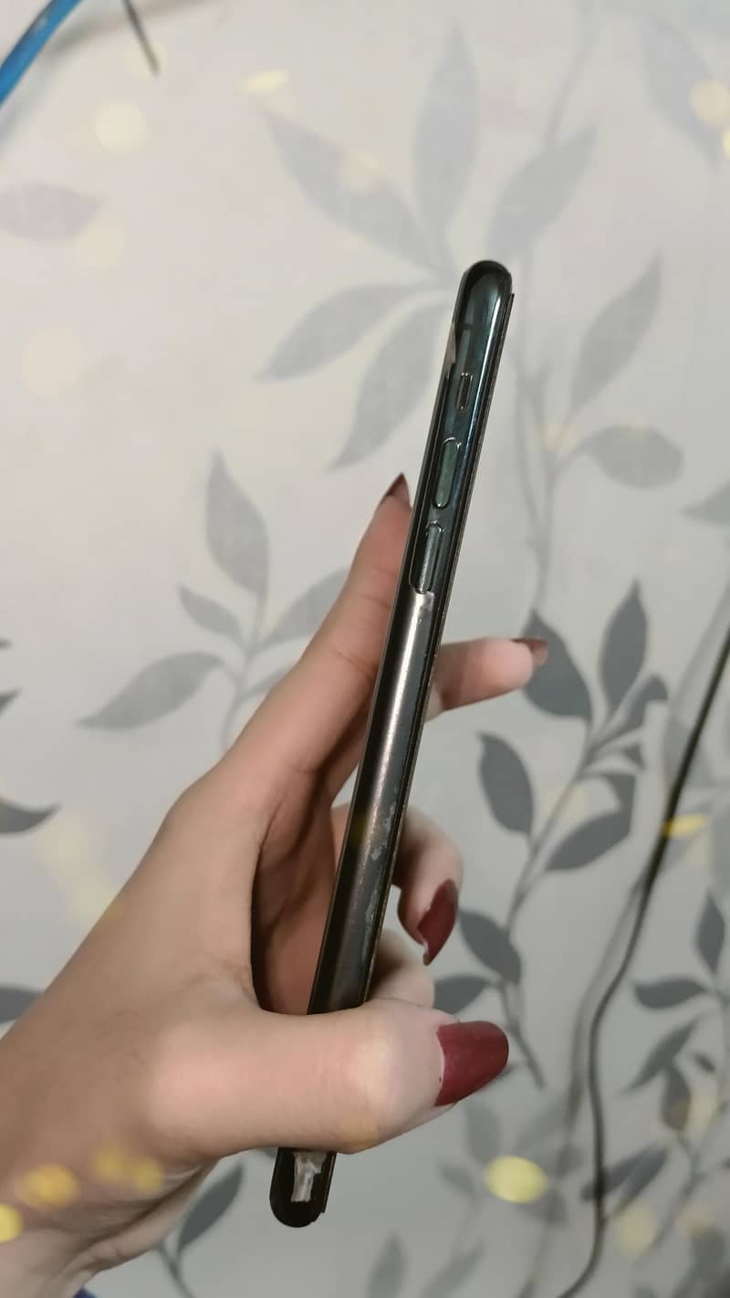 Apple iPhone 11 Pro Max 3