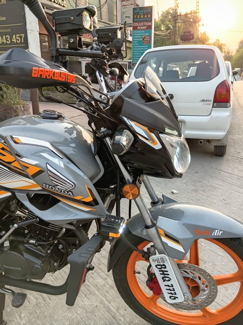 Honda Cb150F 3