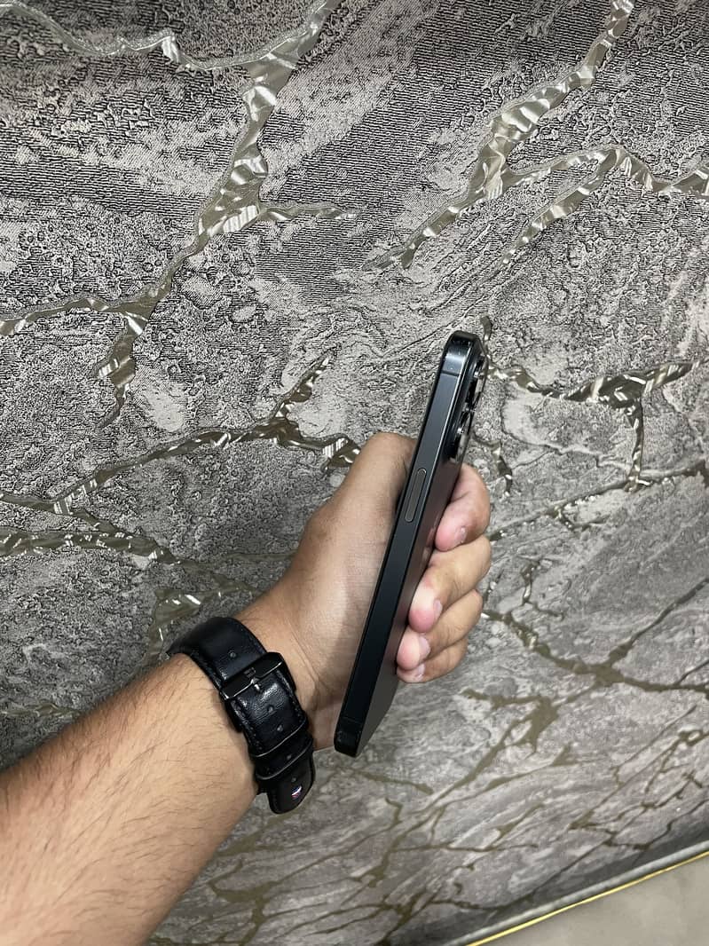 Apple iPhone 15 Pro 2