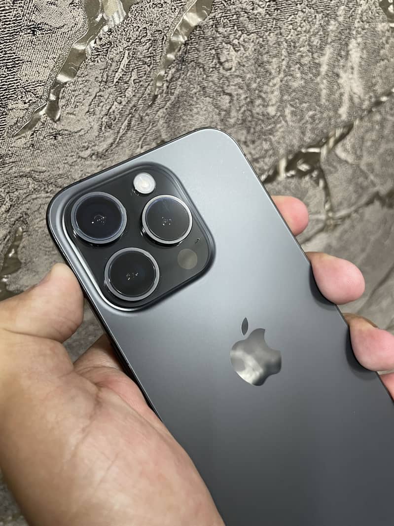 Apple iPhone 15 Pro 3