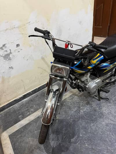 Honda 125 urgent sale jis bhaii ko chiye bs Wohi rabbta kry