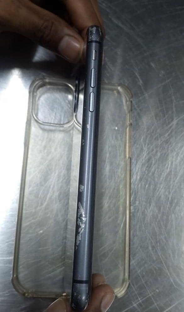 Apple iPhone 11 3