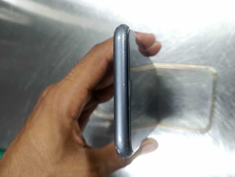 Apple iPhone 11 4