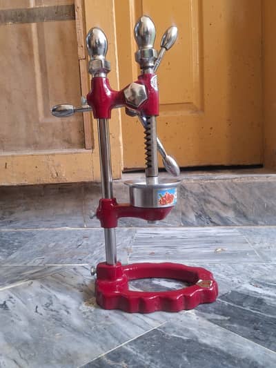 Orange juice maker