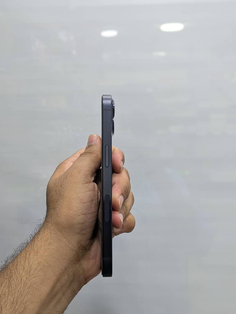 Apple iPhone 13 2