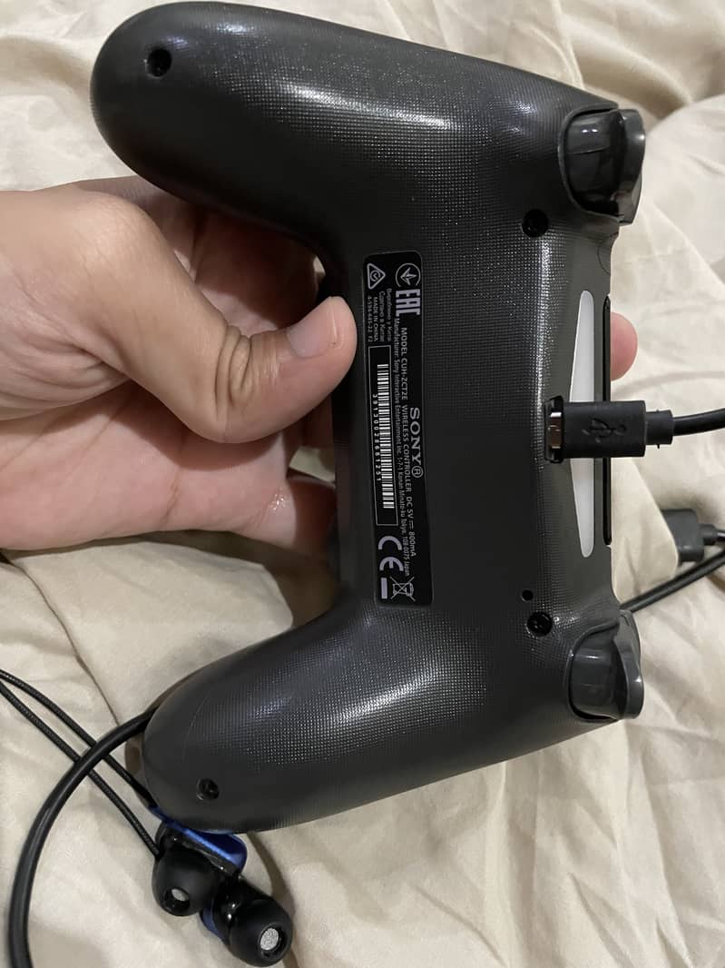 PlayStation 4 copy controller 1