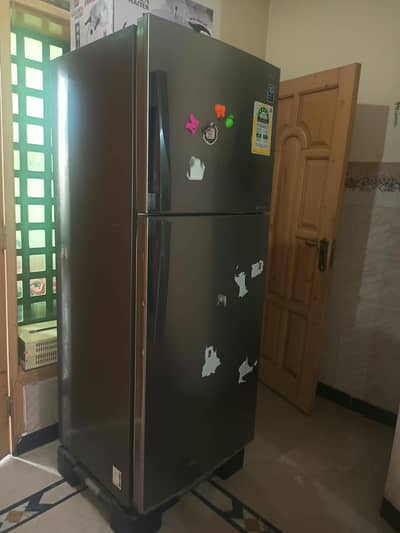 Samsung Refrigerator (RT35FAJEDSL)