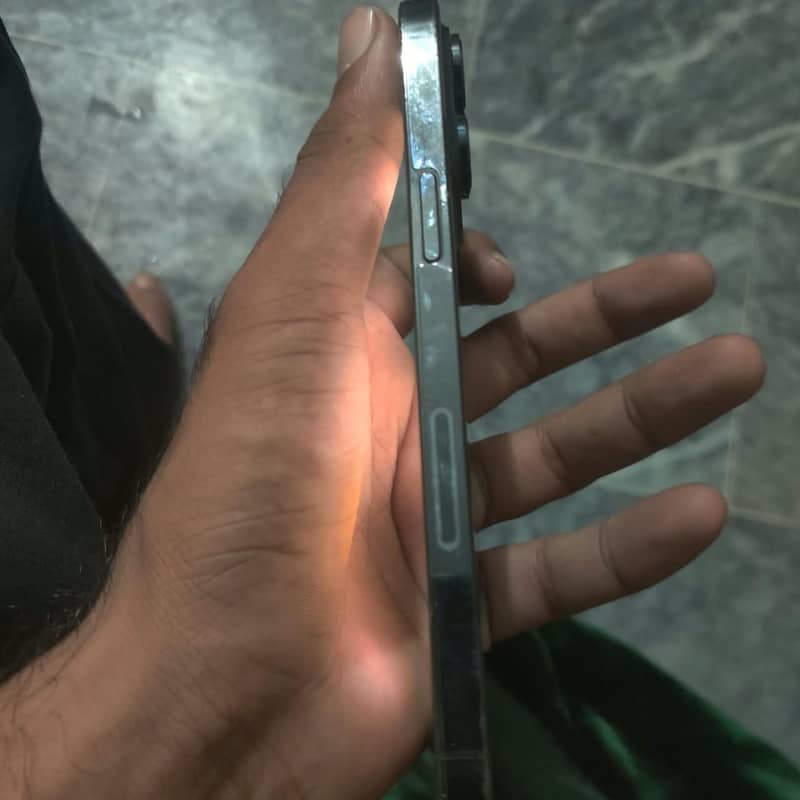 Apple iPhone 14 Pro Max 1