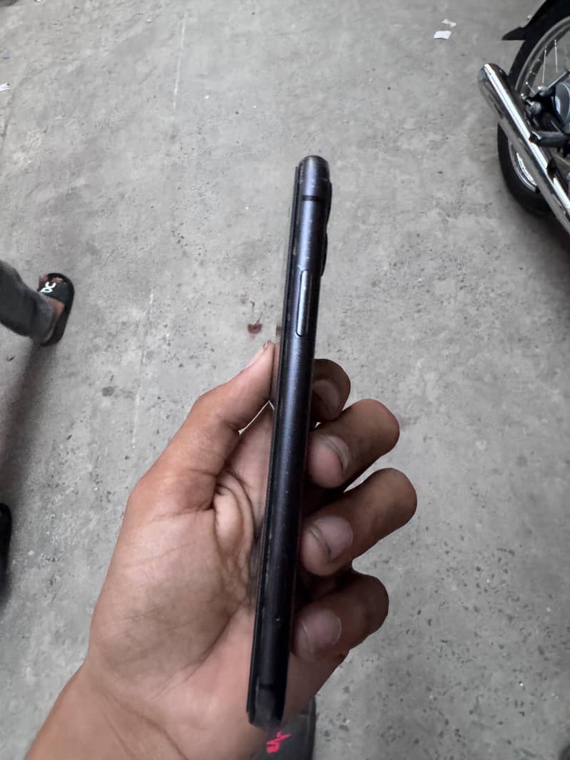 iPhone 11 3