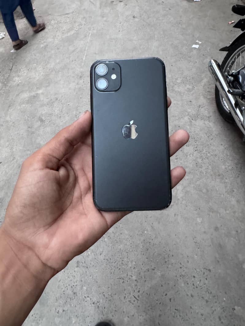 iPhone 11 4