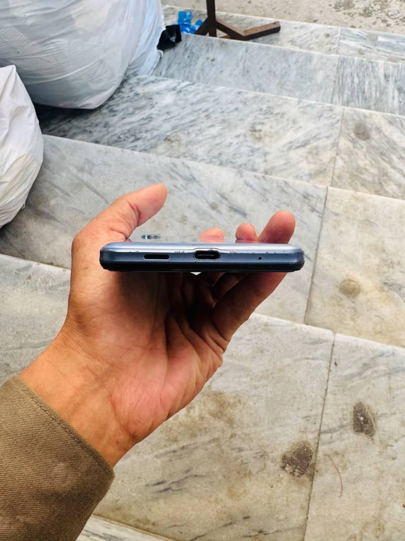 Sharp Aquos Zero5g basic 2