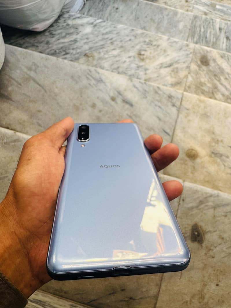 Sharp Aquos Zero5g basic 3