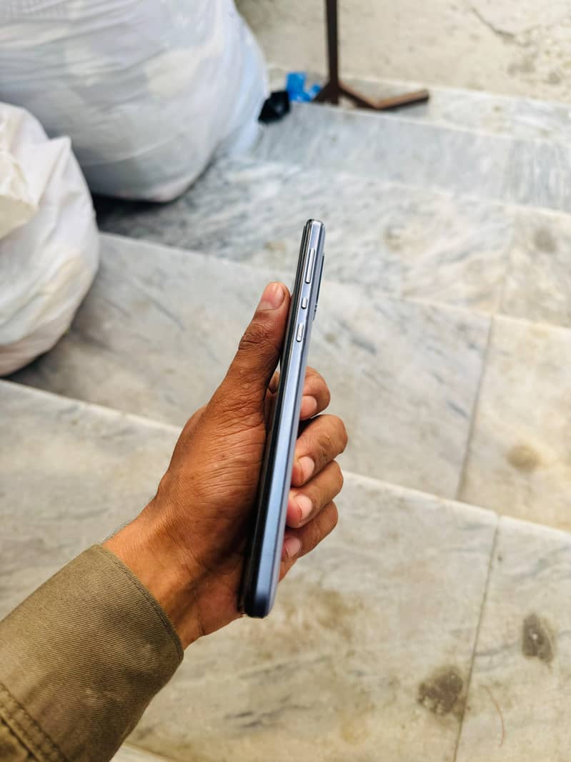 Sharp Aquos Zero5g basic 4