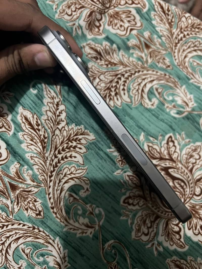 Apple iPhone 15 Pro Max 1