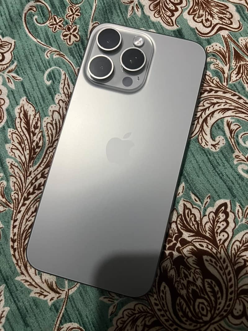Apple iPhone 15 Pro Max 2