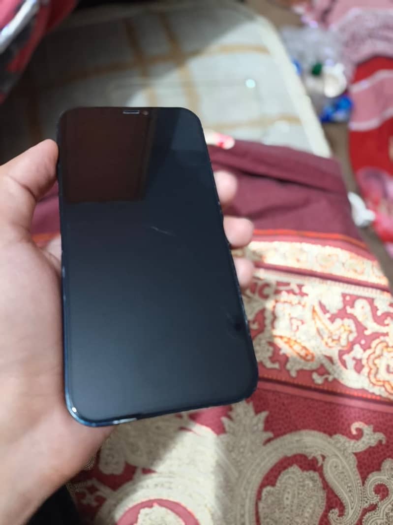 Apple iPhone 12 4