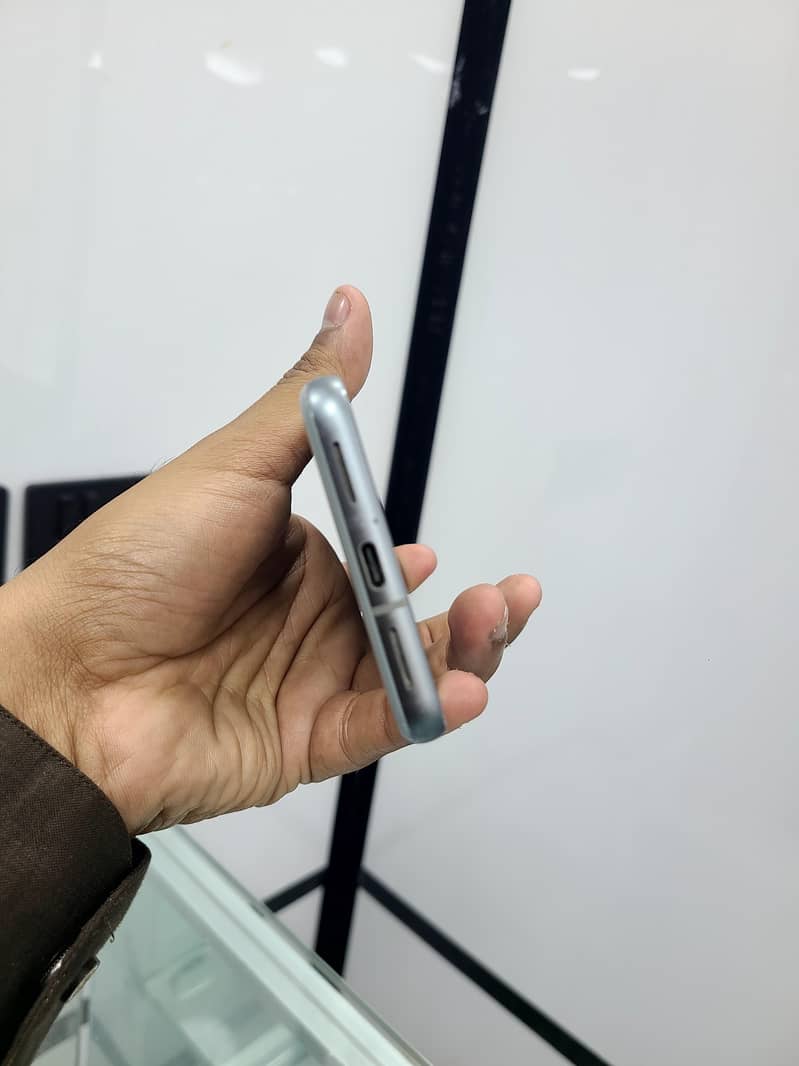 Google pixel 8 5