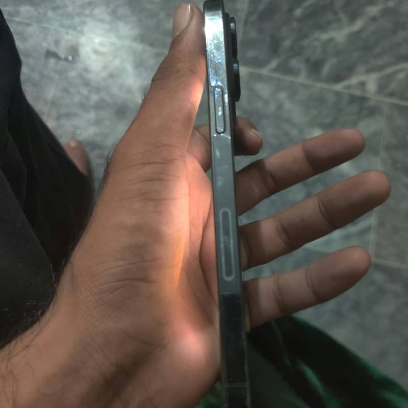 Apple iPhone 14 Pro Max 0