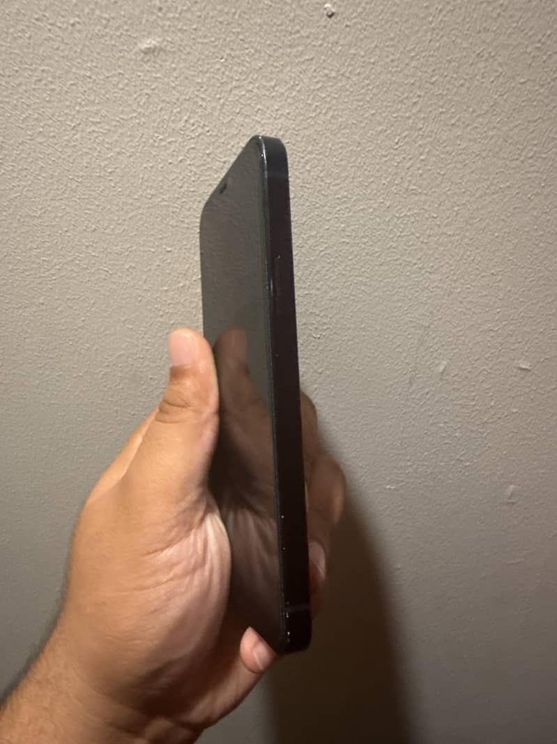 Apple iPhone 12 3