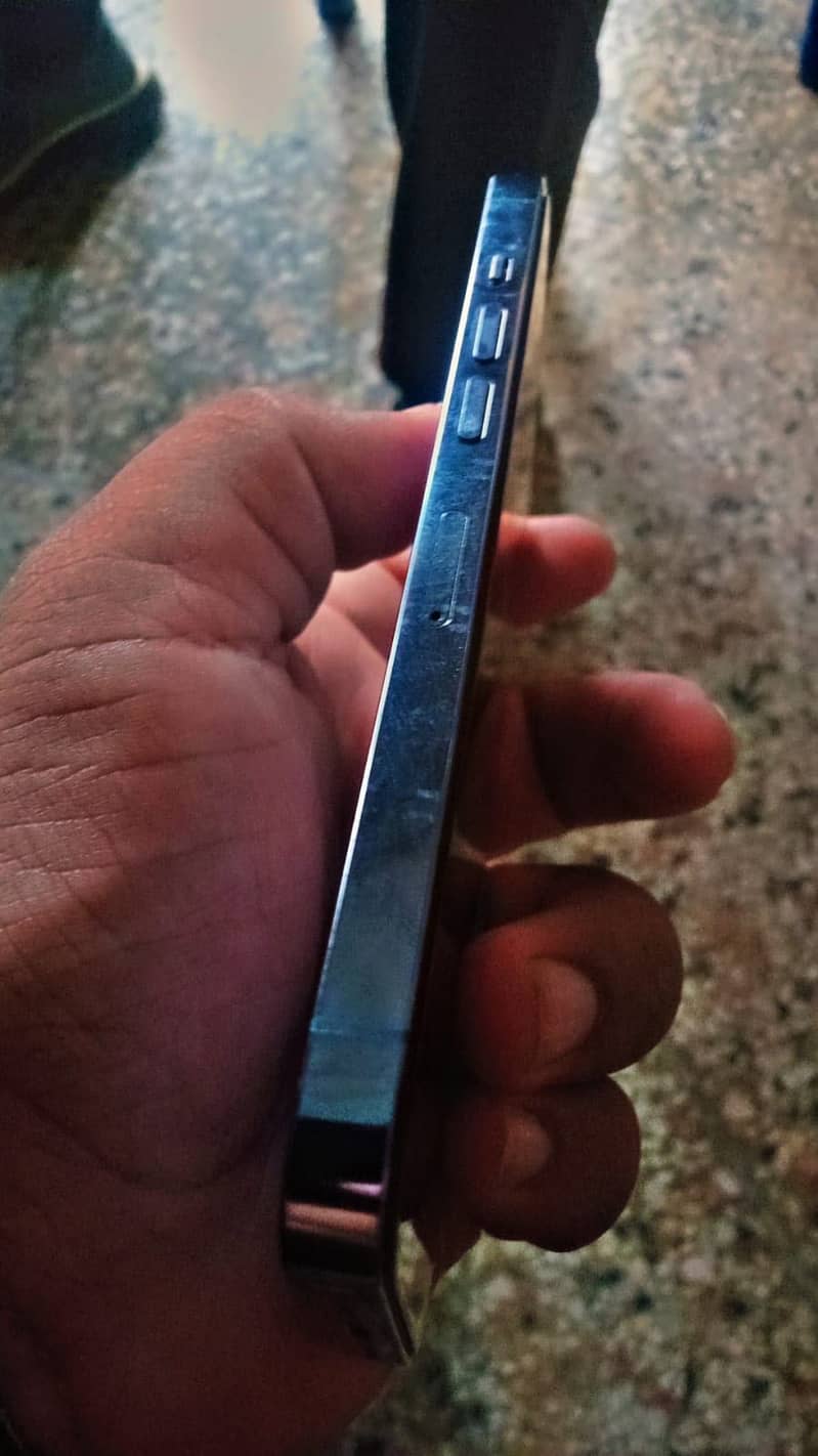 Apple iPhone 13 Pro 4