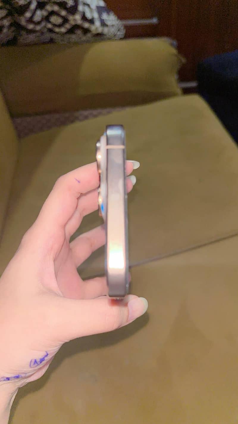 Apple iPhone 16 Pro Max 0