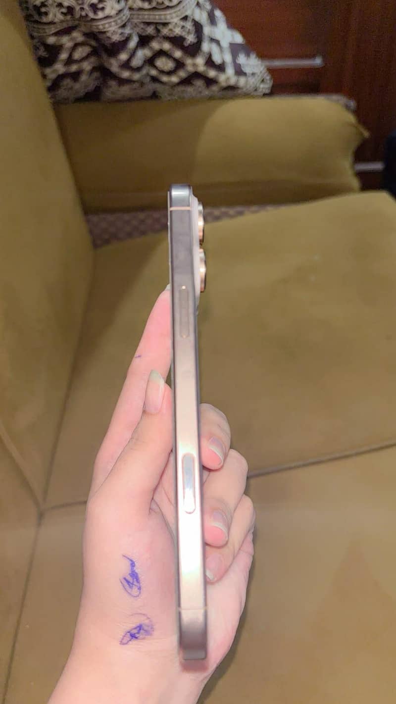 Apple iPhone 16 Pro Max 5
