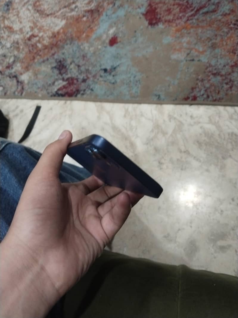 Apple iPhone 12 mini 4